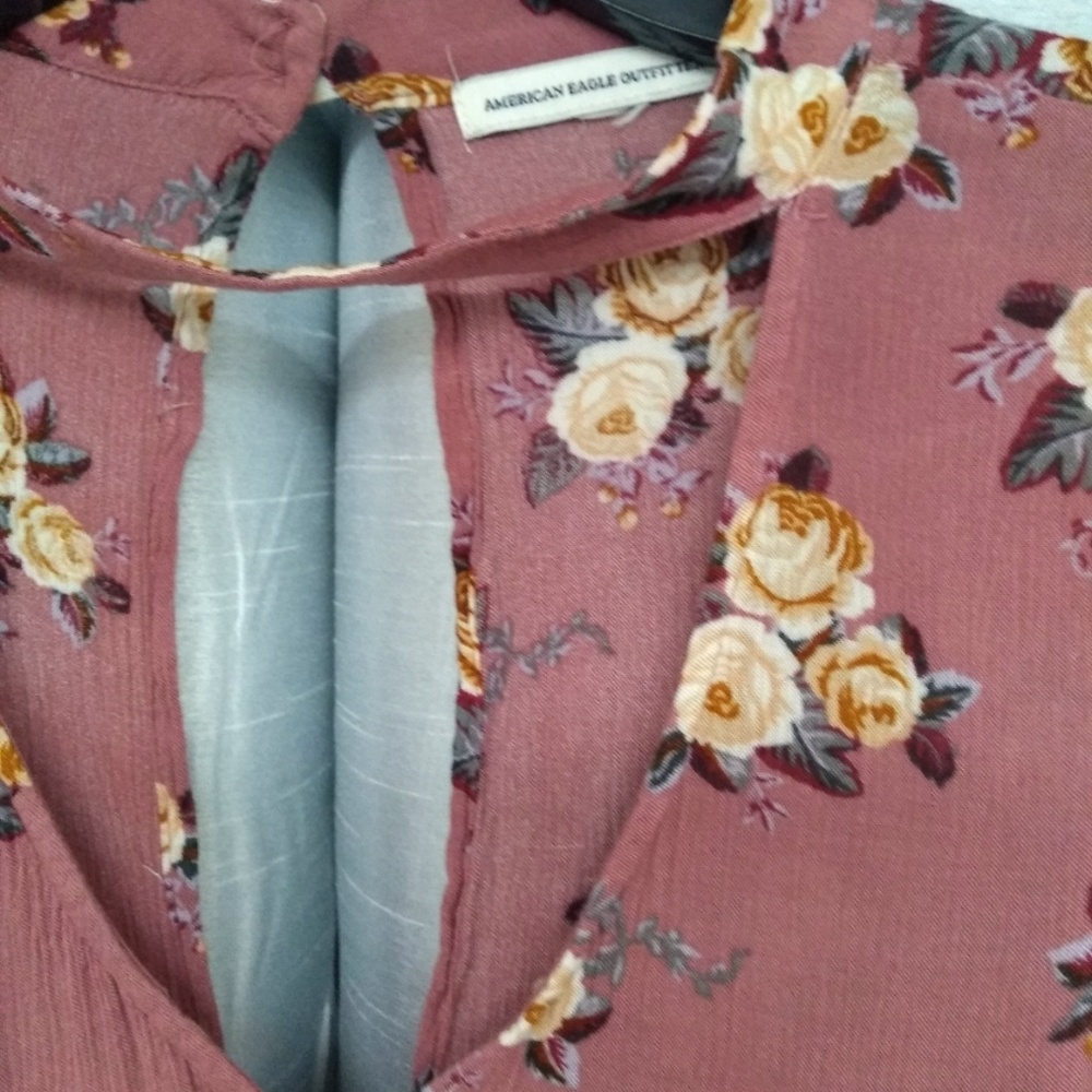 AEO TOP - Picture 2 of 3